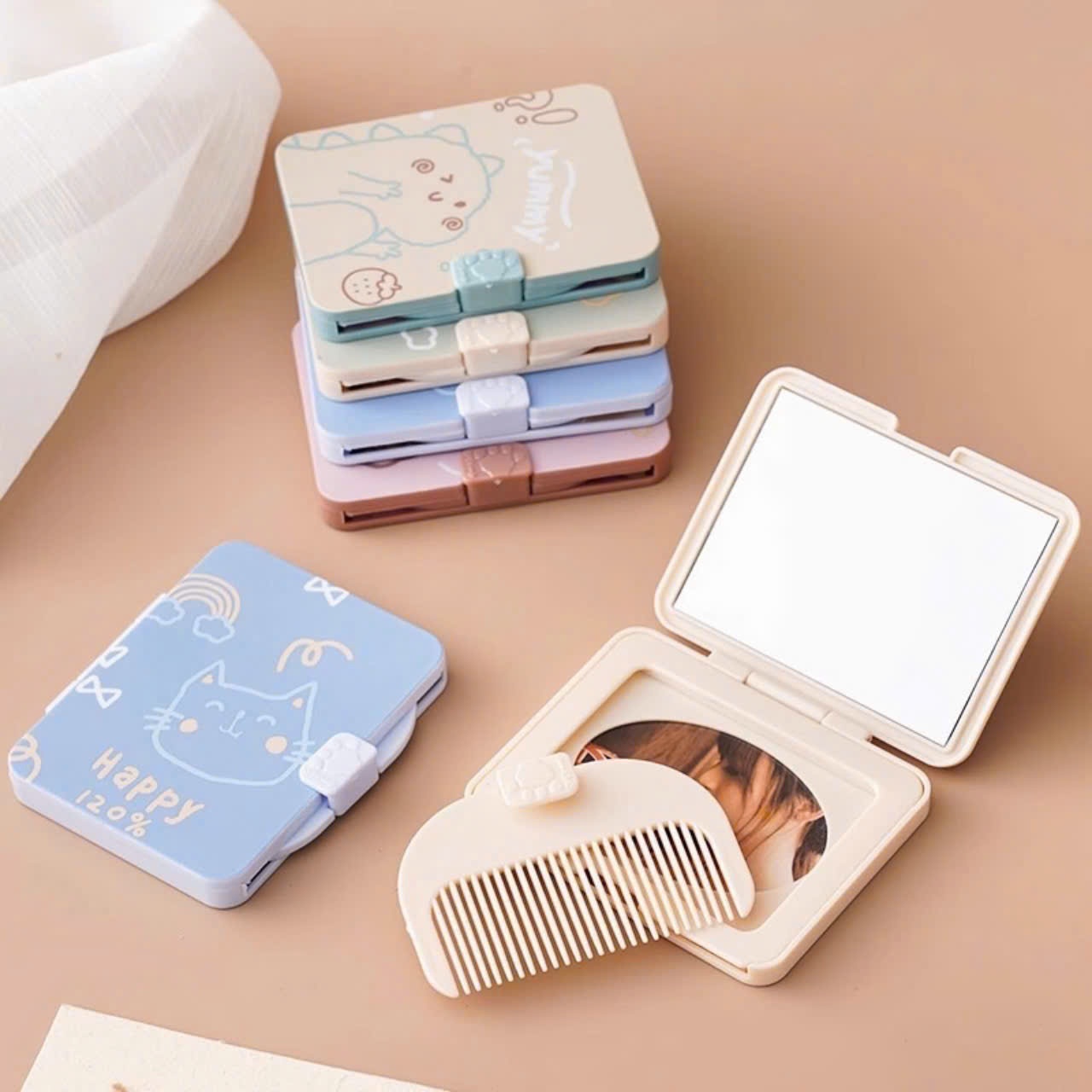 20250313_WkBbwS9Qcz Gương gấp gọn bỏ túi vuông kèm lược cute Tmark (Lốc 12 cái – Kiện 720 cái) - Ảnh 1