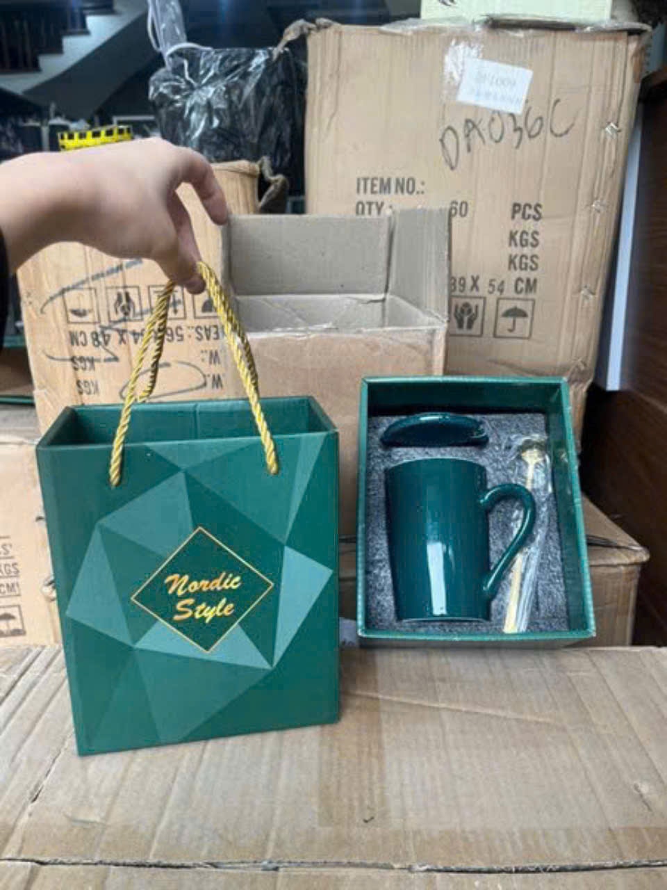 20250815_3Dq4gYYrz2 Cốc sứ đơn hộp quà (Kiện 48 bộ)(Hàng Nguyên Kiện) - Ảnh 1