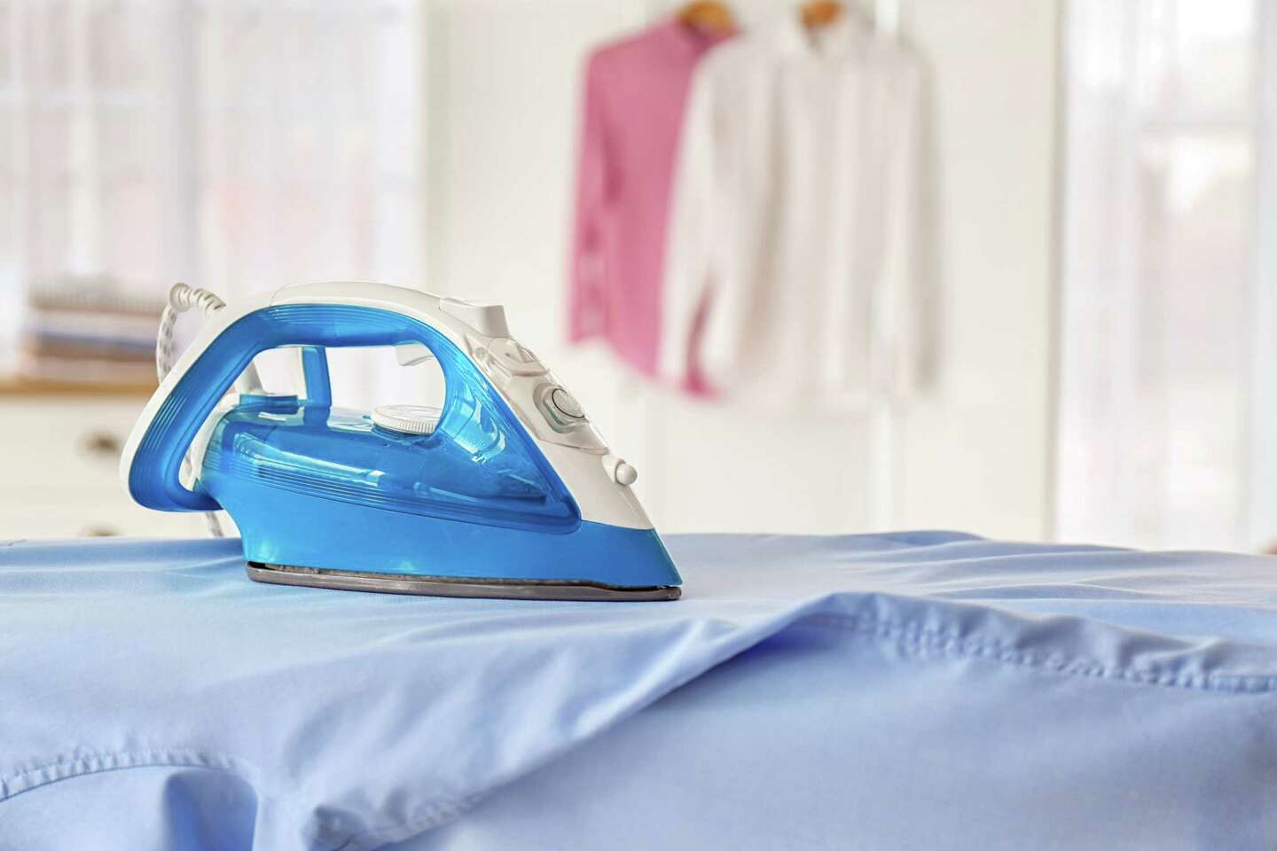 bàn ủi bị cháy dính vải