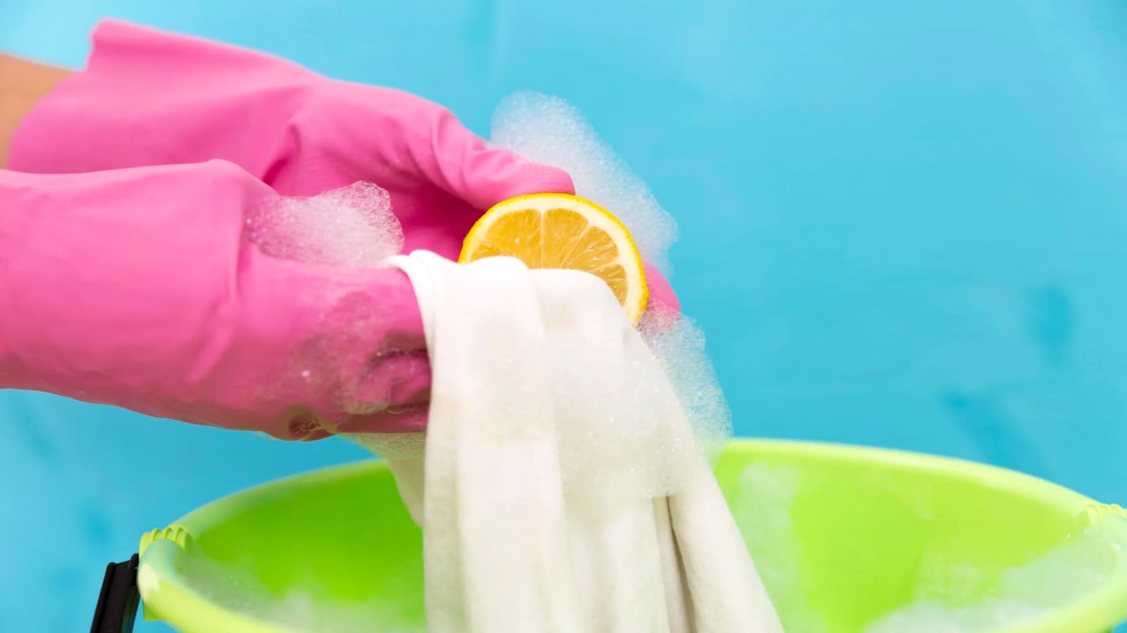 cách tẩy vết nhọ nồi trên áo trắng